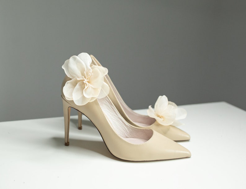 Beautiful Flower Wedding Shoes Clips, Beige Chiffon Fabric Flowers Shoe Clips for Women, Artificial Peony White Wedding Flower Accessories image 3