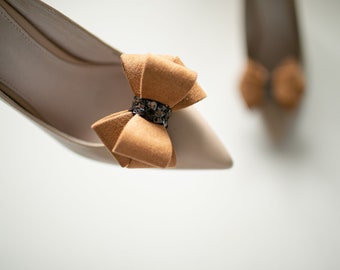 Clips de zapatos de arco de ante marrón con patrón de leopardo, lazo de guepardo de tela de ante sintético, clips de zapatos marrones para mujer, accesorios de zapatos de cuero sintético