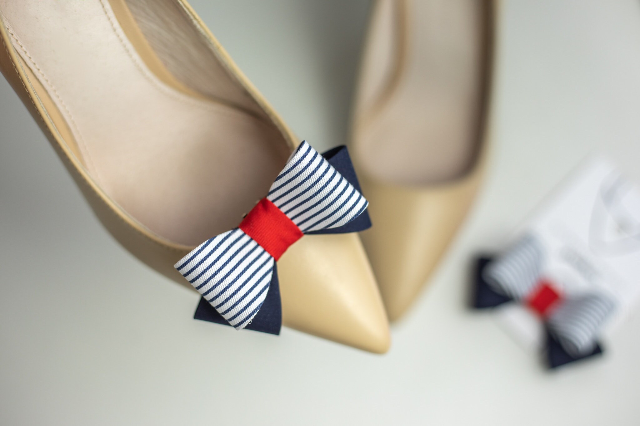 Fermagli per scarpe nautici fatti a mano da Coquet, Saldi del Labor Day, Fiocco per scarpe blu navy, Scarpe estive, Fermagli per scarpe estivi a righe blu navy, Fermagli per scarpe estivi