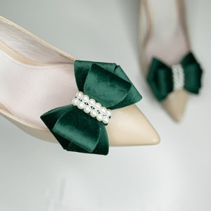 Pearl Emerald Green Bows Shoe Clips, Green Shoe Clips for Women, Pearls Accessories for Bride, Wedding Shoe Clips,Emerald Green Bridal Shoes