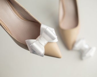 White Satin Fabric Bridal Shoe Clips, White Shoe Clips for Women, Bow Shoe Clips, Bridal Shoe Clips, Wedding Shoe Clips, White Wedding Shoes