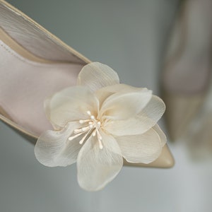 Beautiful Flower Wedding Shoes Clips, Beige Chiffon Fabric Flowers Shoe Clips for Women, Artificial Peony White Wedding Flower Accessories