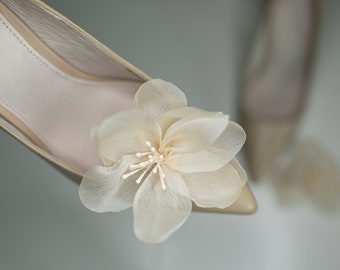 Beautiful Flower Wedding Shoes Clips, Beige Chiffon Fabric Flowers Shoe Clips for Women, Artificial Peony White Wedding Flower Accessories