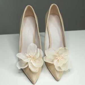 Beautiful Flower Wedding Shoes Clips, Beige Chiffon Fabric Flowers Shoe Clips for Women, Artificial Peony White Wedding Flower Accessories image 5