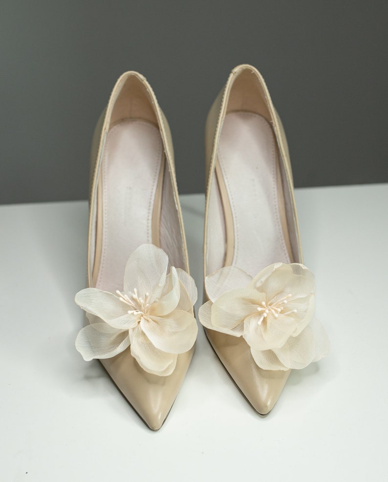 Beautiful Flower Wedding Shoes Clips, Beige Chiffon Fabric Flowers Shoe Clips for Women, Artificial Peony White Wedding Flower Accessories image 5