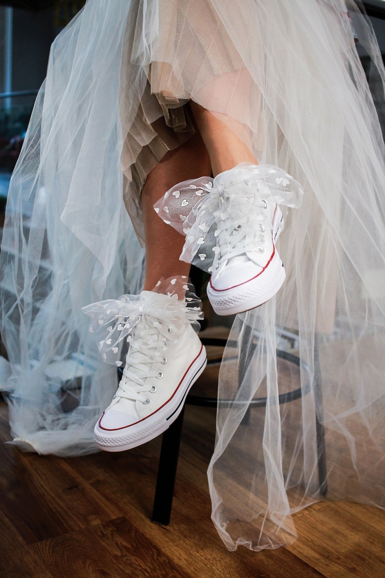 Clips de chaussures darc de tulle de coeur pour la mariée, clips de chaussures de mariée blancs avec tulle, clips de chaussures darc pour laccessoire de baskets de mariée, clips de chaussures de mariée image 1