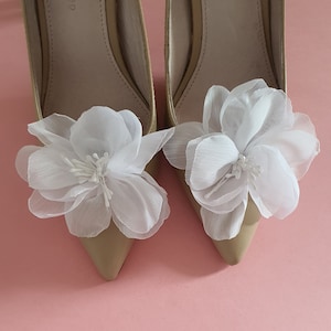 Beautiful Flower Wedding Shoes Clips, Beige Chiffon Fabric Flowers Shoe Clips for Women, Artificial Peony White Wedding Flower Accessories White