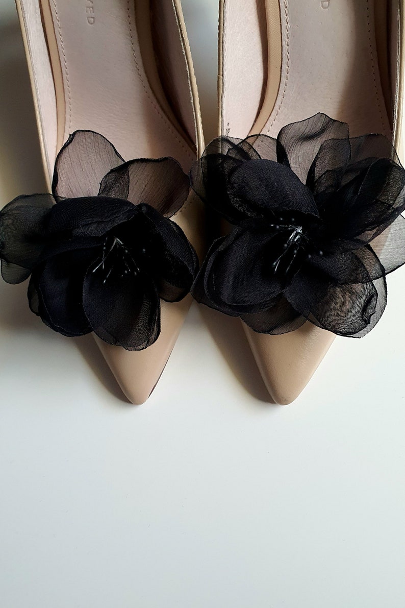 Beautiful Flower Wedding Shoes Clips, Beige Chiffon Fabric Flowers Shoe Clips for Women, Artificial Peony White Wedding Flower Accessories Black
