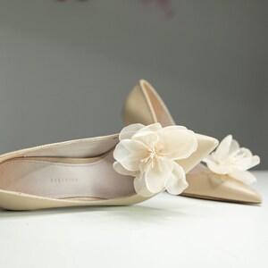 Beautiful Flower Wedding Shoes Clips, Beige Chiffon Fabric Flowers Shoe Clips for Women, Artificial Peony White Wedding Flower Accessories image 2