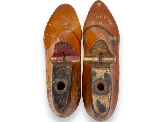 Vintage Wooden Shoe Form Pair, Shoe Tree, Wood Sh… - image 7