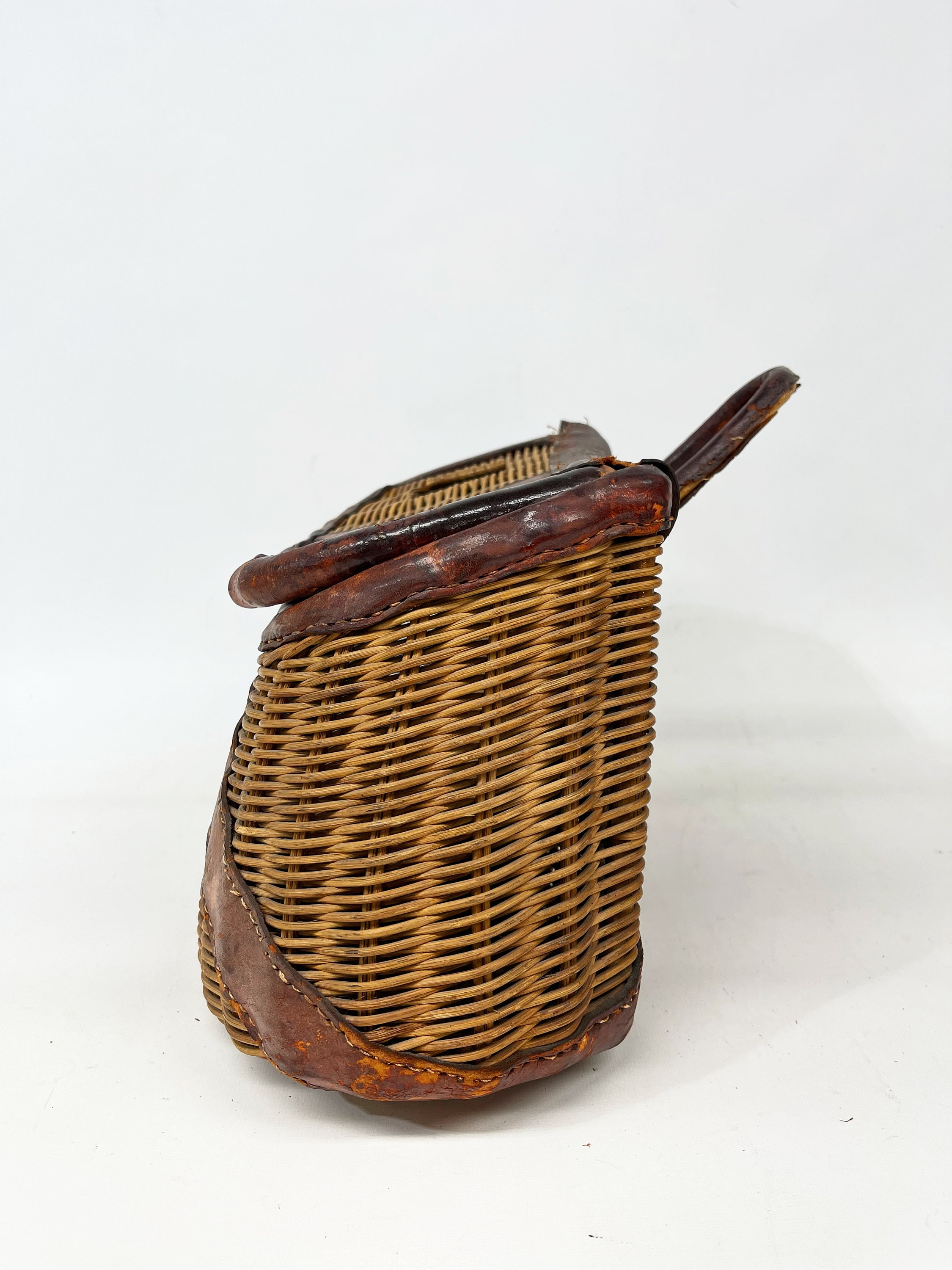 Vintage Fishing Creel, Wicker Basket, Rustic Cabin and Lodge Decor