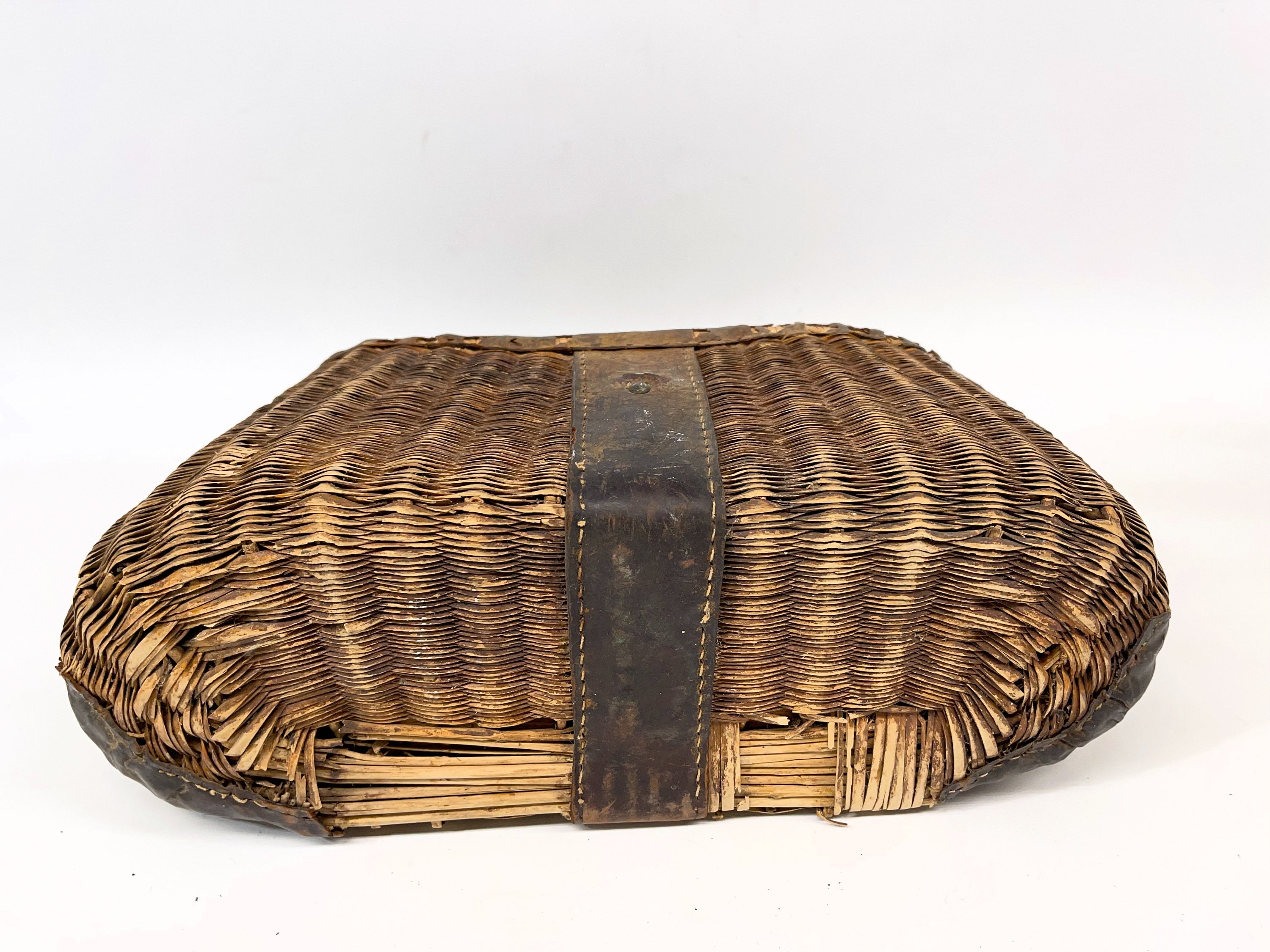 Vintage Fishing Creel, Rustic Basket for Cabin or Lodge Decor, Fishing Gear,  Fisherman Gift, Wicker Basket, Lakehouse Decor -  Israel