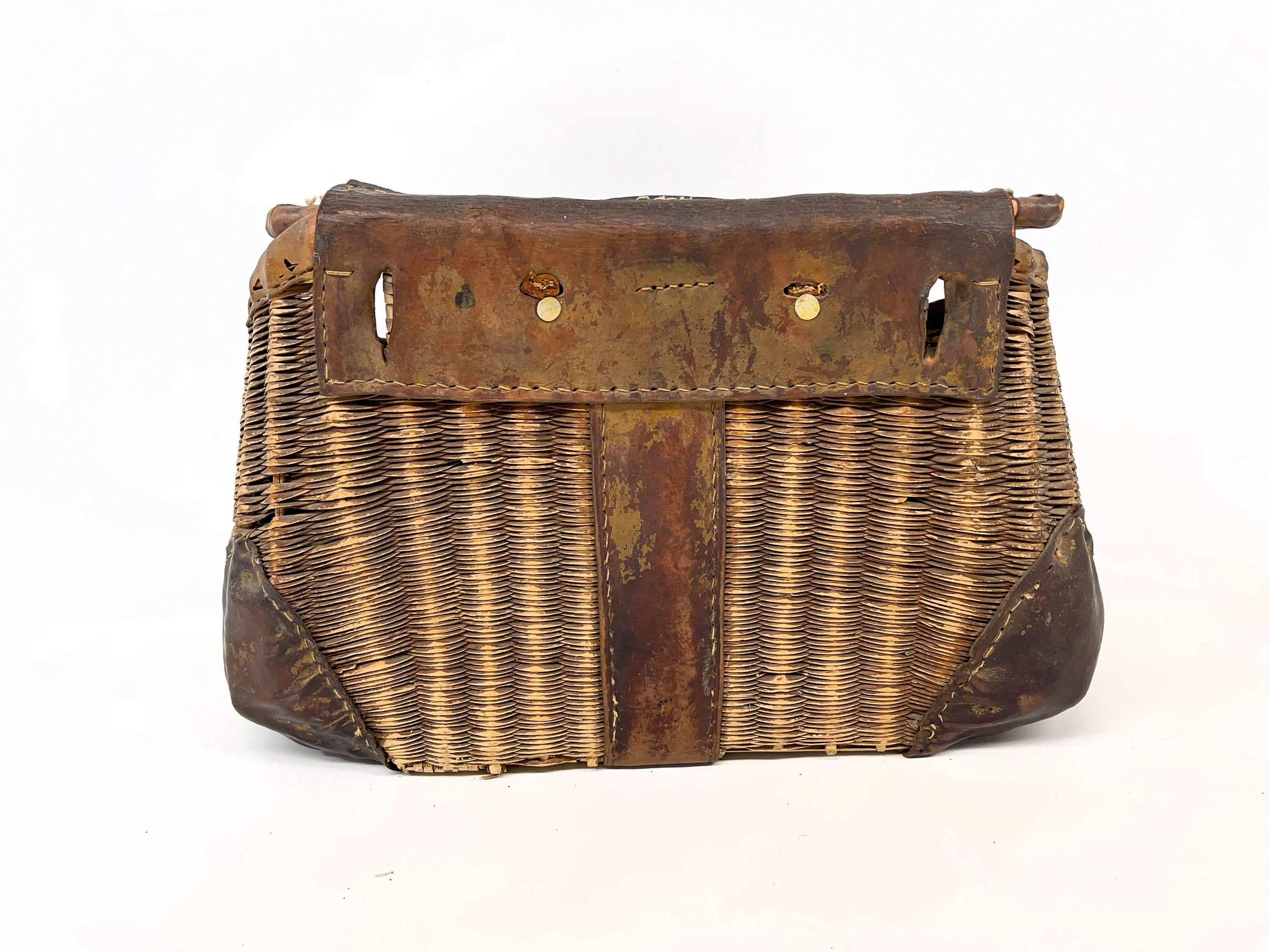 Vintage Fishing Creel, Rustic Basket for Cabin or Lodge Decor, Fishing  Gear, Fisherman Gift, Wicker Basket, Lakehouse Decor -  Ireland