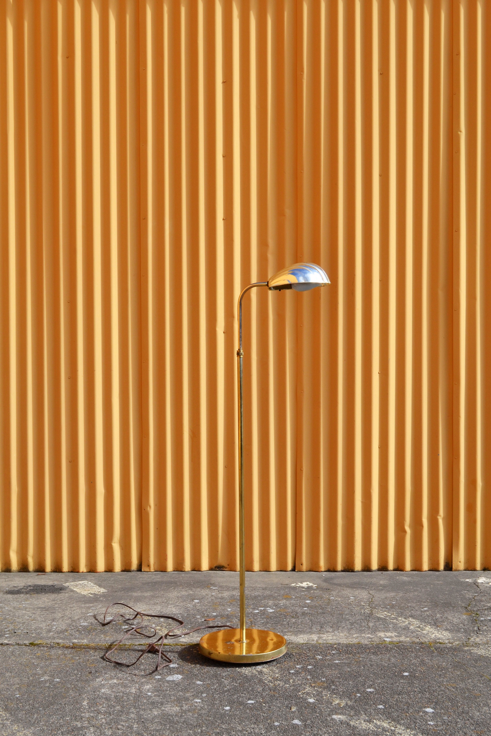 Brass clam 2024 shell floor lamp
