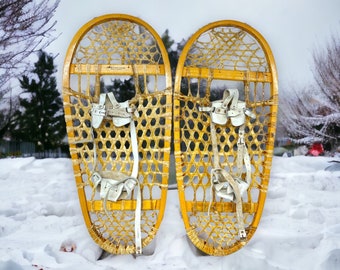 Vintage Snowshoes Pair, Bear Paw Wooden Snowshoes, Bearpaw Snowshoes, Cabin Decor, Lodge Decor, Ski Lodge Decor, Holiday Decor