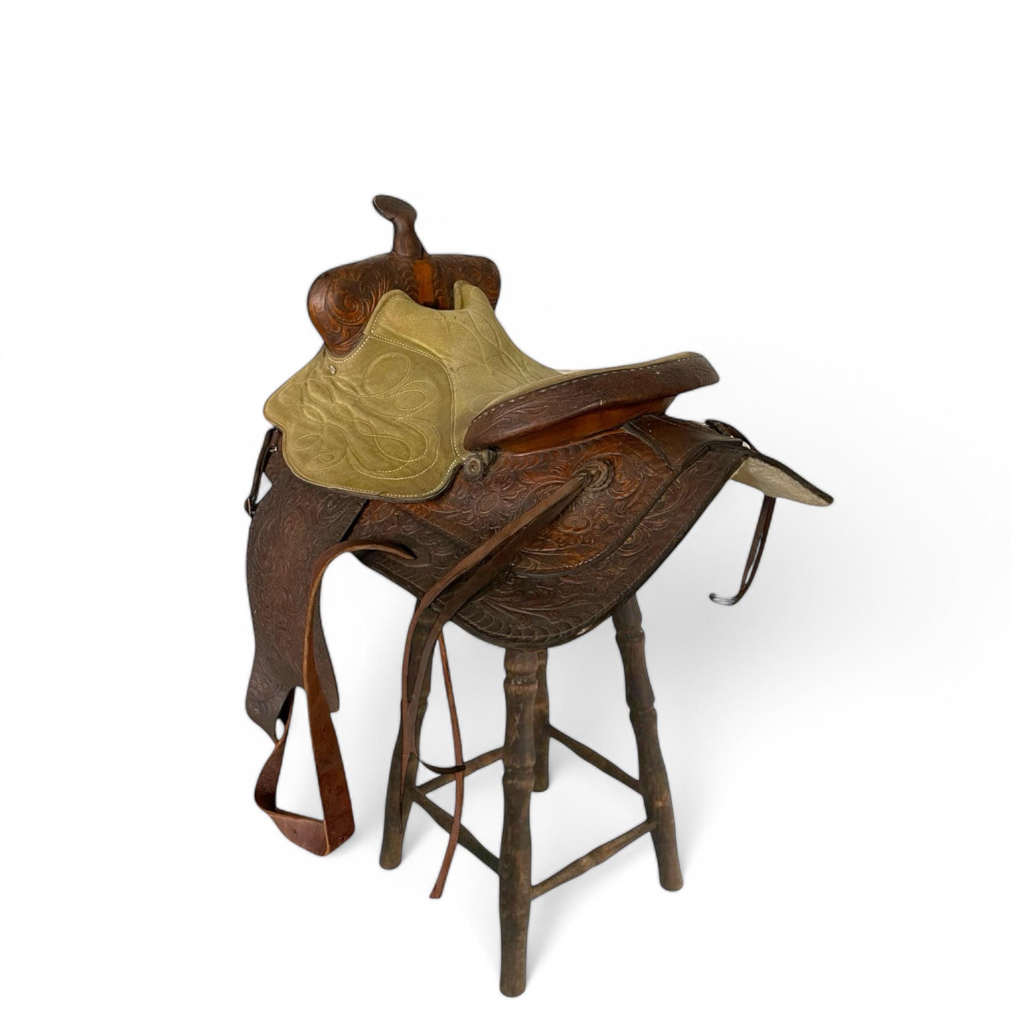 Vintage Western Horse Saddle - Tooled Leather, Padded Suede Seat, Trail Riding Gear, Rustic Equestrian Decor for Ranch, Cabin, Lodge