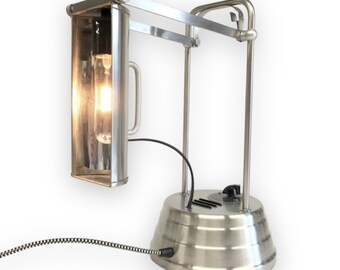 Sun Kraft のビンテージ医療用ランプスチームパンクアンティーク Vintage Medical Lamp by Sun Kraft - Repurposed Medical
