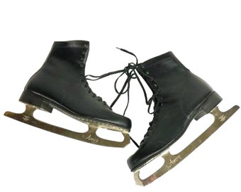 Vintage Black Leather Ice Skates, Aerflyte Skate, Vintage Cabin and Ski Lodge Decor, Antique Skating, Vintage Christmas Decor