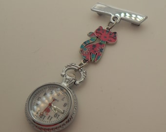 Montre Fob pour infirmières chat rose foncé à motifs floraux