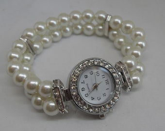 Montre-bracelet pour femme avec perles de verre crème pour mariages et occasions spéciales