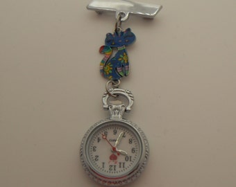 Montre bleu foncé pour infirmières chat à motifs floraux