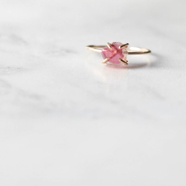 Anillo de turmalina sandía Bicolor rosa y blanco