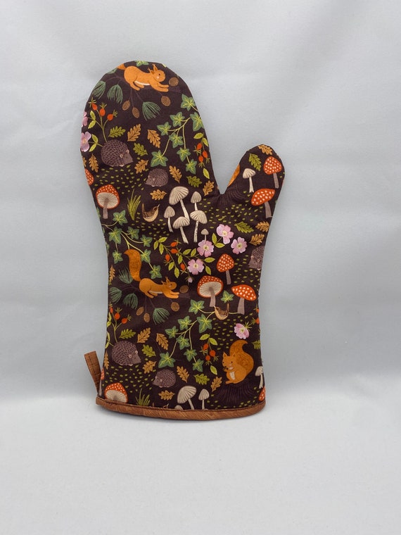 Oven Mitt - Squirrels, hedgehogs, mushrooms, snails ALSO available in MINI mitts by convo