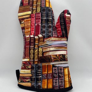 Oven Mitt - BOOKS, LIBRARY, LIBRARIAN, literature, English major, reading, book lover