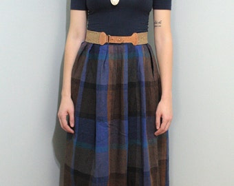 Vintage 1970s // Plaid midi circle skirt // Small