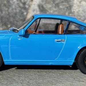 Porsche 911 Carrera 3.2- Plastic Scale Model- 1/24 scale