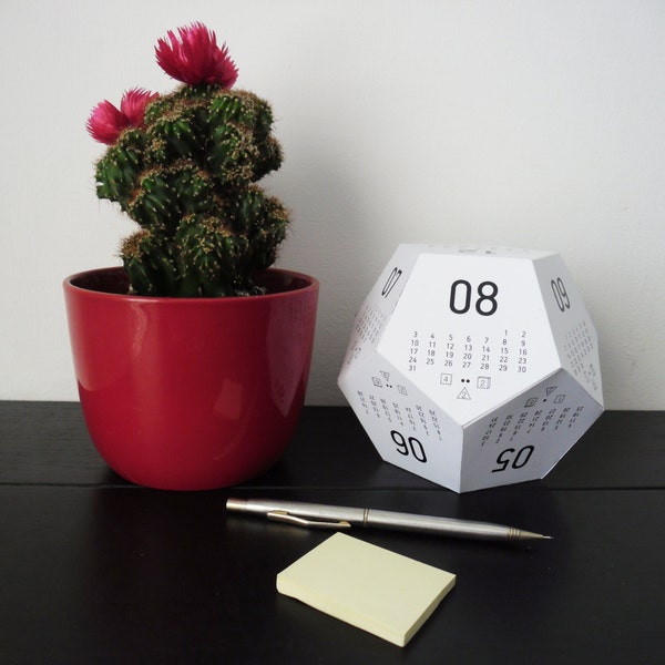 3D multipurpose dodecahedron rpg desk calendar - paper calendar - nerd geek gift - geek calendar - geometric calendar - 2017 calendar