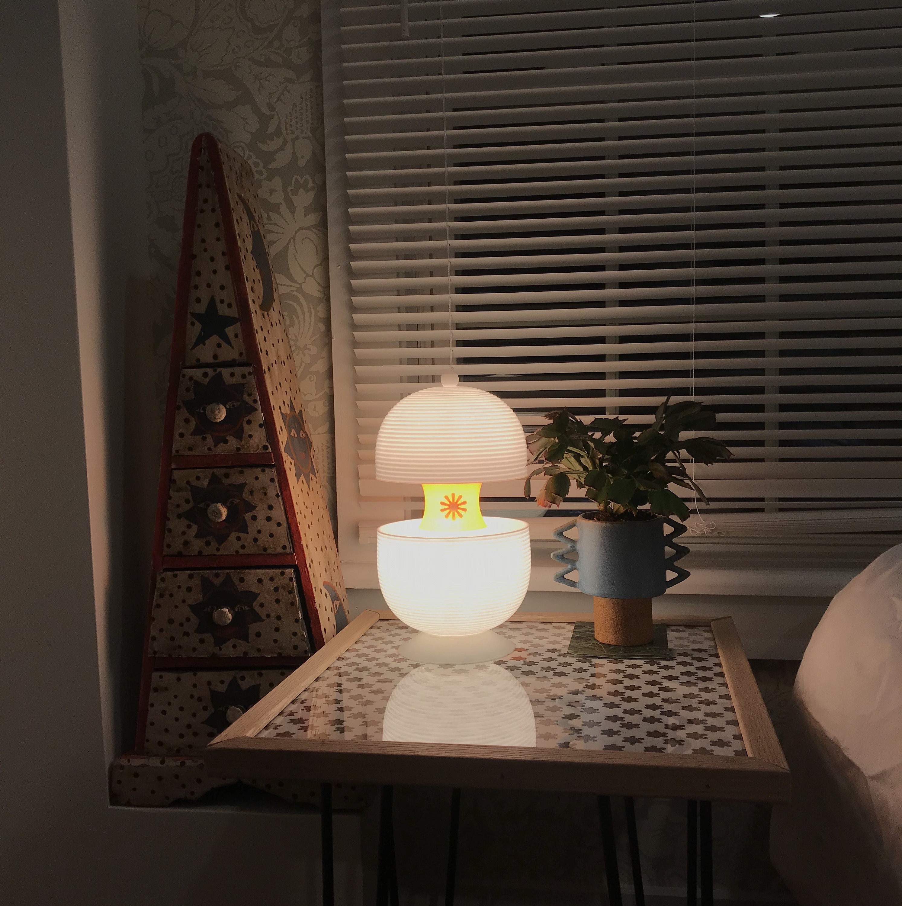 3d Printed Flower Pill Lamp [white/orange]
