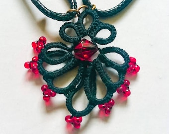Black and red double-looped necklace