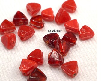 Mix Red Triangle Beads, 15 Piece Red Glass Beads, Cherry Red & Dark Red Geometric Beads, Jewelry Making Supplies, Holiday Craft Supply (G85)