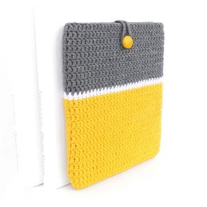 Yellow Storytel reader 3 gen eco cover, Graphite Kobo Clara 2e soft case, Tolino Shine 3 pouch, Bookeen DIVA sock, Kindle Oasis 2019 sleeve