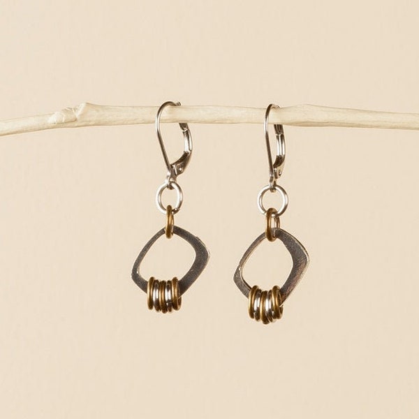 Boucles d'oreilles argent et laiton, bijou minimaliste rectangle étain, attaches françaises acier inoxydable, boucles d'oreilles modernes