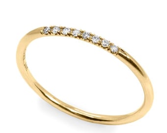 Minimalistischer Ehering aus 585er Gold mit Diamant