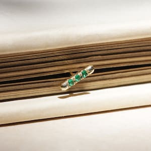14K Solid Gold Emerald Bar Stud Earring