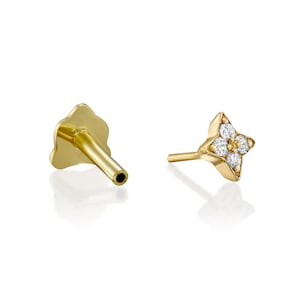 Brinco único com quatro diamantes em ouro maciço 14K e piercing de orelha em estrela minúscula