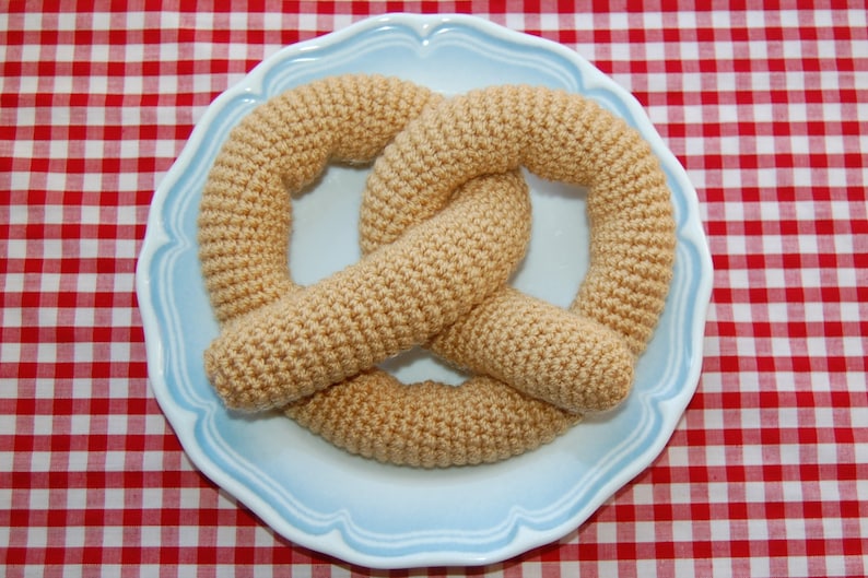 Crochet Pattern for a Pretzel Crocheted Play Food / Toy Food image 1