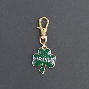 Shamrock Zipper Charm-3 Leaf Clover-Enamel-Gold-Tone-(Irish)