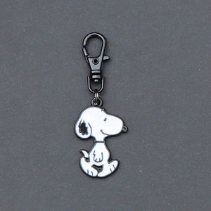 Peanuts-Cartoon-Black and White Enamel Zipper Charm