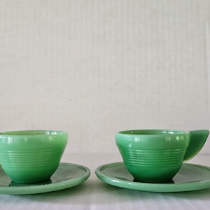 1930&#39;s Jadeite Toy Teacups Akro Agate Molded Glass Art Deco