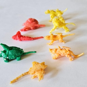 90&#39;s Zoids Bootleg Little Weirdos Keshi Arcade Prizes