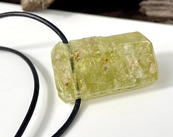 Yellow beryl crystal / pendant drilled natural stone untreated