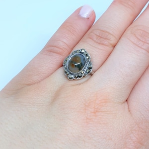 Art deco 1930s silver  moss agate cabochon and marcasite ring. US size 6
