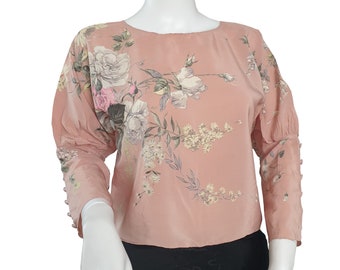 Chemisier en soie à motif floral rose foncé de style années 30. Taille petit.