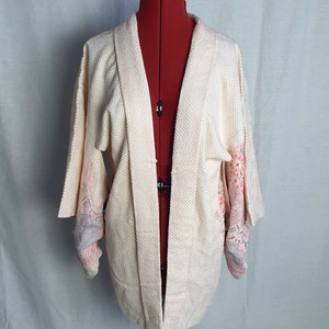 Vintage Japanese silk shibori kimono with landscape scene. Hand dyed cream coloured haori kimono. image 9