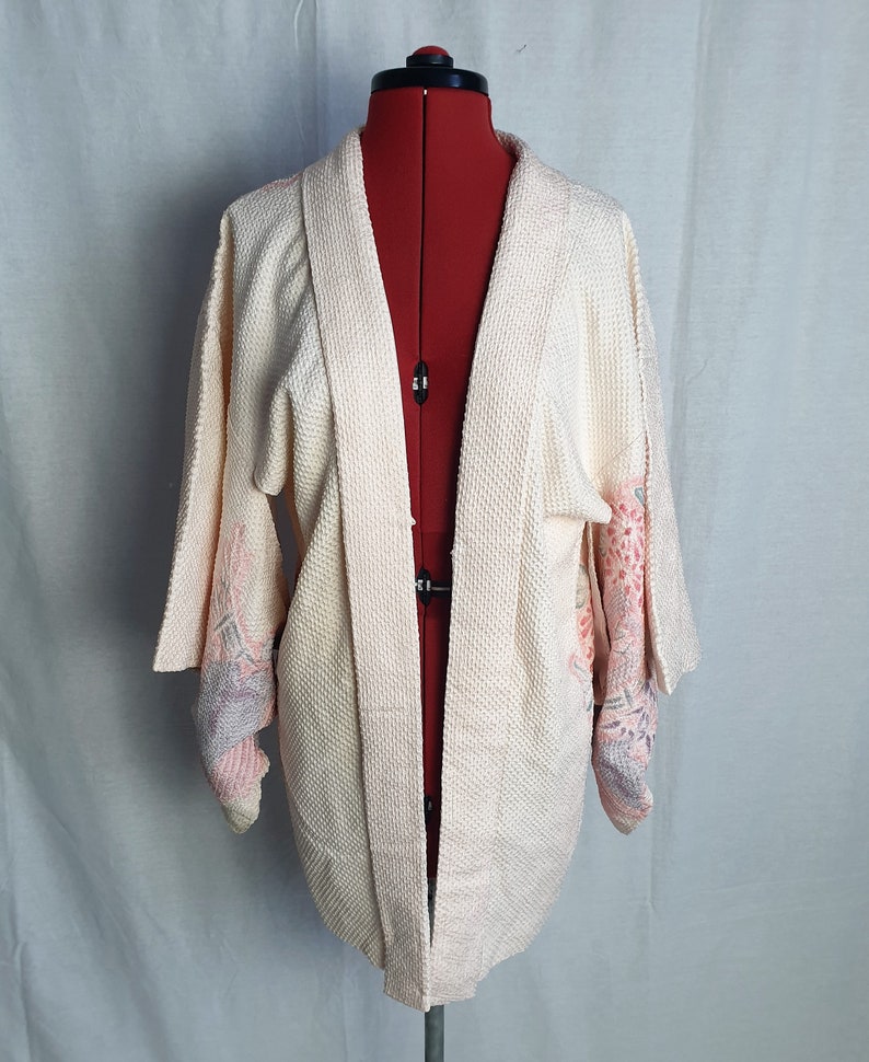 Vintage Japanese silk shibori kimono with landscape scene. Hand dyed cream coloured haori kimono. image 9