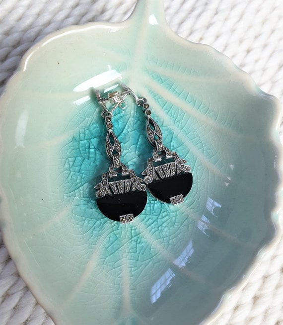 1930s art deco dangle drop earrings with onyx and